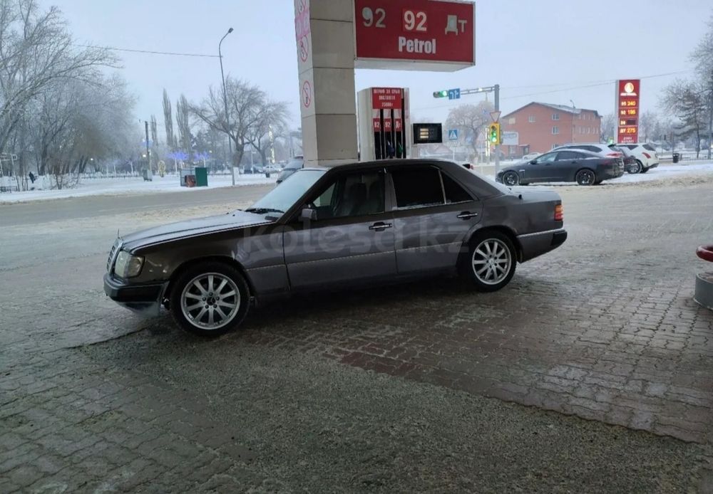 Продам Мерседес 124 Е260