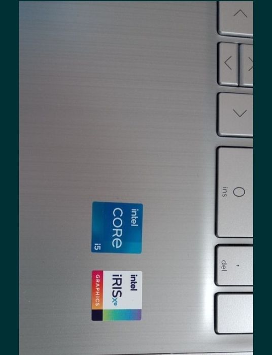 Noutbuk zudlik bilan sotiladi