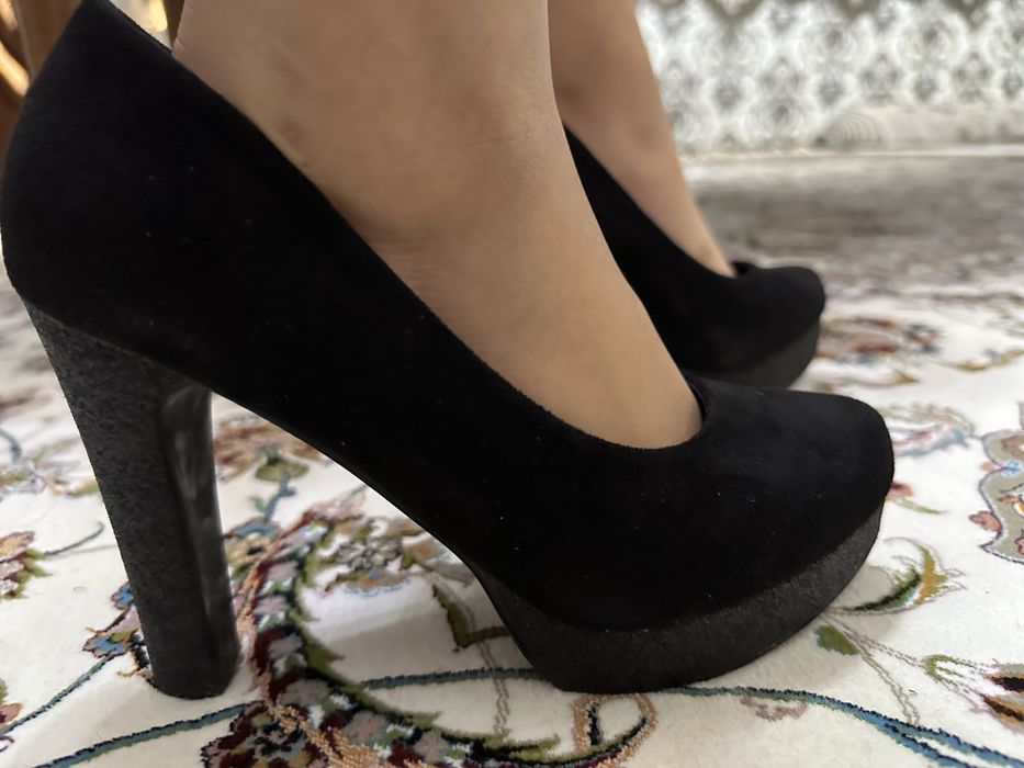 черные туфли с каблуком