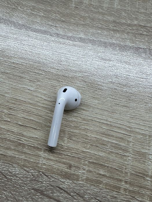 Продам наушник правый airpods