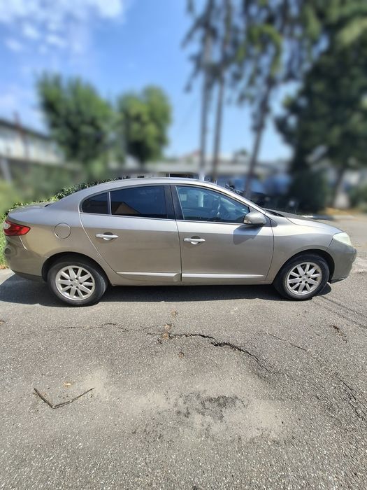 Renault Fluence 2010  1.6 benzina cutie manuală