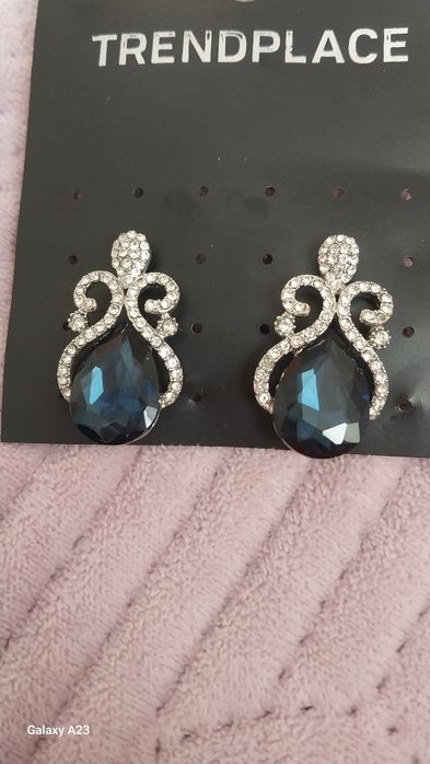 Продам серьги не дорого срочно