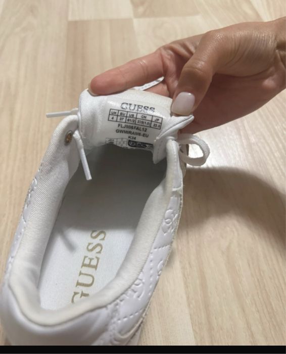 Adidasi Guess stare buna