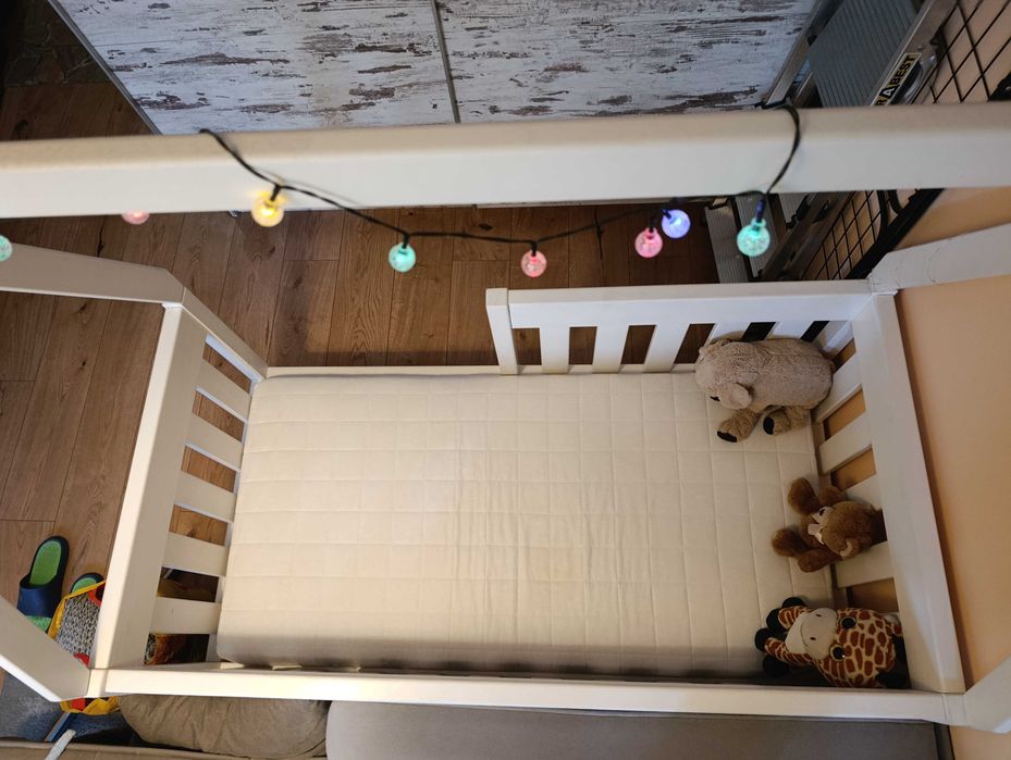 Детско легло тип "Монтесори" по поръчка бял дъб