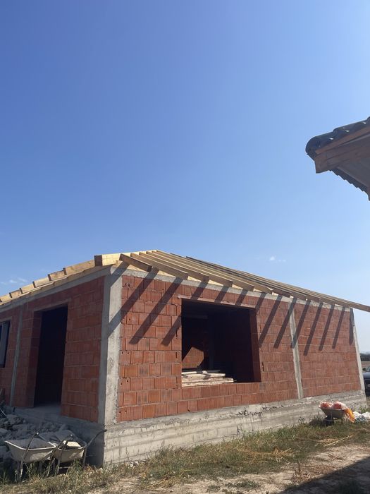 Casă la rosu Osorhei