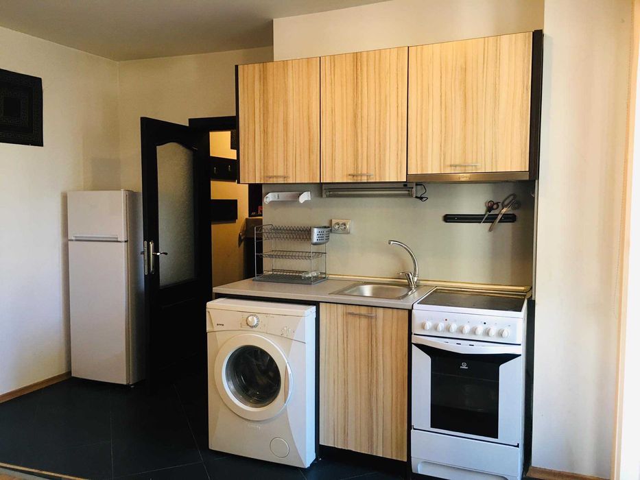 Дава се под наем Двустаен апартамент в Бургас, Лазур - 55 кв.м за 331.5 € - Снимка #1