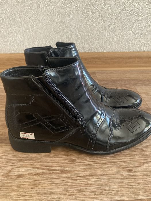 Ботинки лакированные р. 34