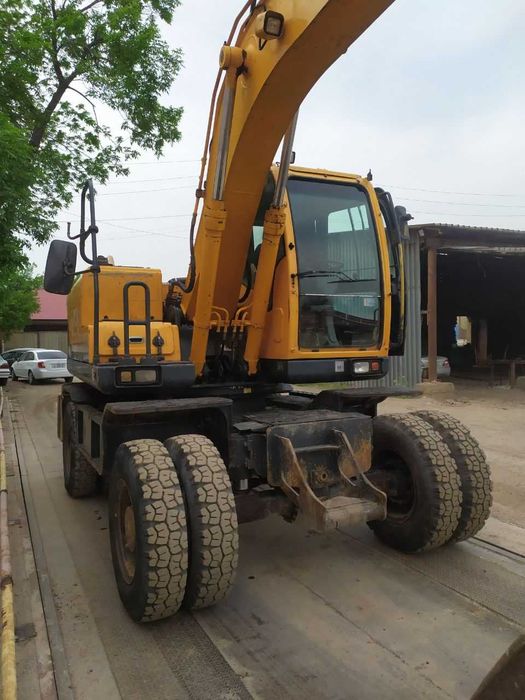 Продается экскаватор