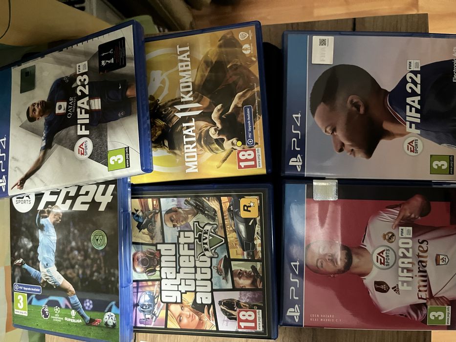 Vând Ps4+8 jocuri