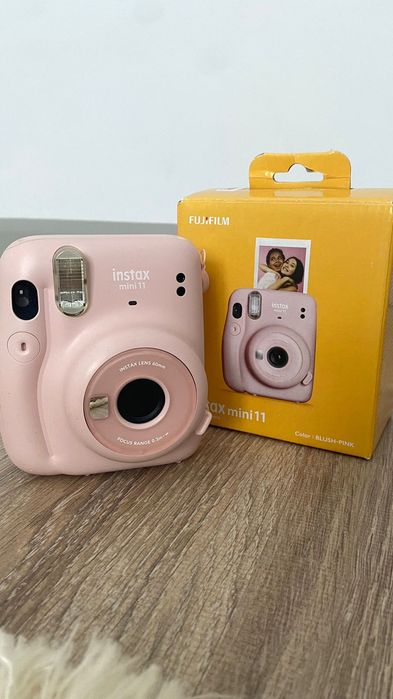 Instax mini 11 розового цвета