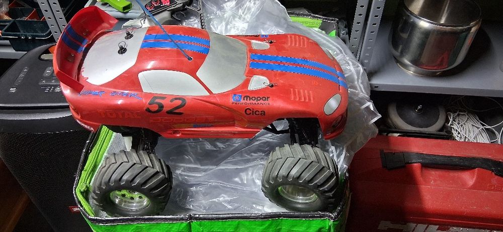 Masina  cu  telecomanda