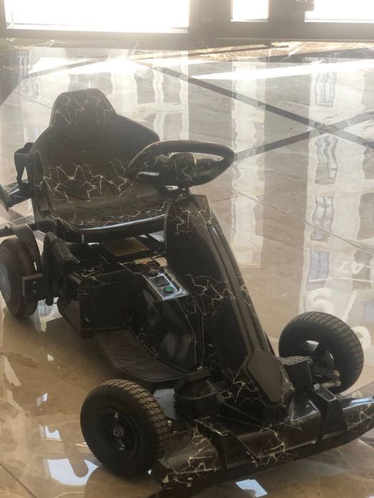 Электрический карт чёрной раскраски