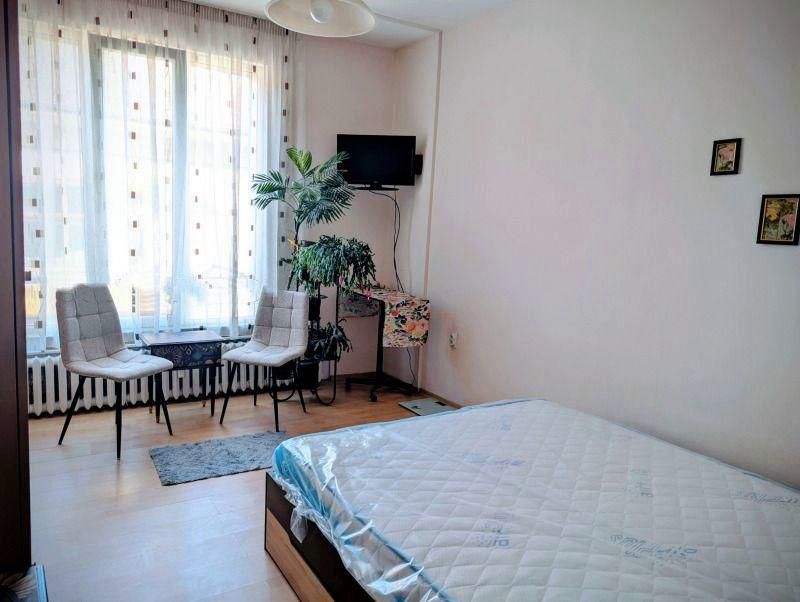 Двустаен апартамент в ж.к. Оборище.