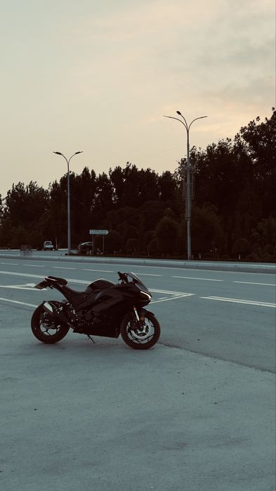 Qora Ducatti 400cc