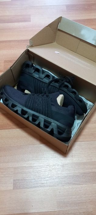 Adidasi On cloud cloudswift 4