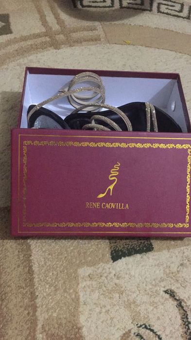 Продаю срочно, туфли змейка