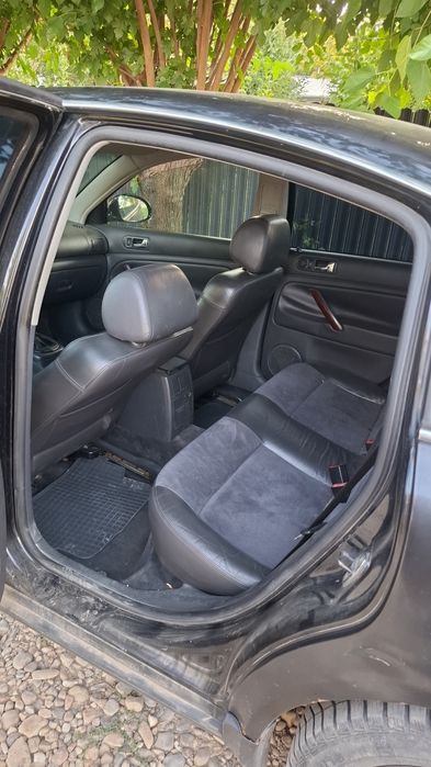 Vând Ww Passat b5.5 2005, masina este într-o stare bună de funcționare, este motorul de 1.9 tdi ,131  cp 4 ×4 6 trepte