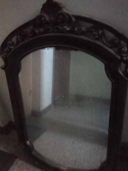 Старинно огледало голямо с дървена рамка с дърворезба