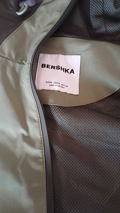 Дамско туристическо яке Bershka