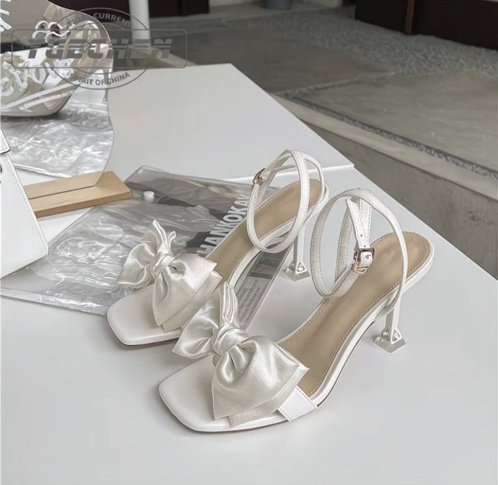 Продам босоножки