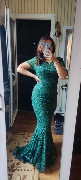 Продам платье со шлейфом