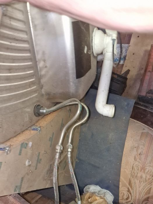 Мивка с батерия и мелачка запазена