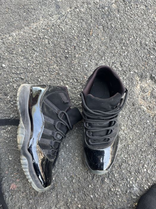 adidasi j11 cap & gown