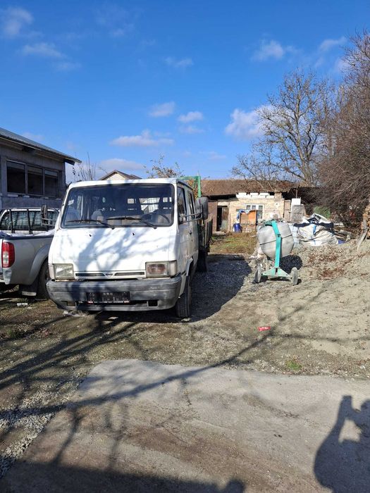 Dezmembrez autoutilitara Nissan Trade 100