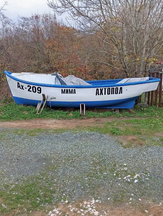 Лодка със лиценз за стопански риболов
