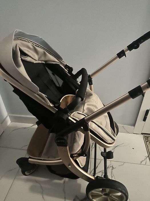 Коляска с амортизаторами