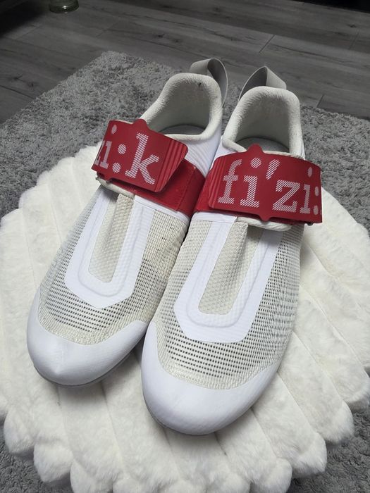 Pantofi ciclism Fizik  cu talpa de carbon 44,5