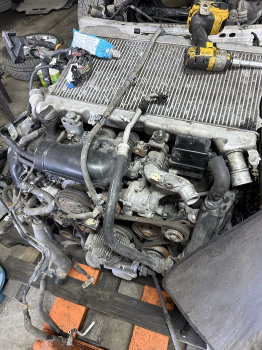 Двигател на части toyota land cruiser 200 4.5 Diesel