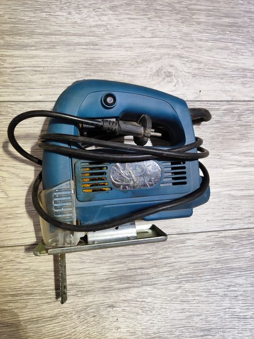 Продам набор ключей и лобзик.