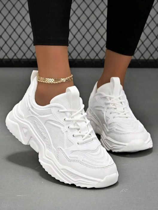 Маратонки  в бяло