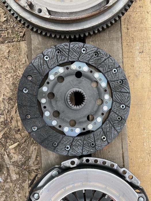 Маховик/съеденител/ за Toyota Avensis 2.0D4D/116kc