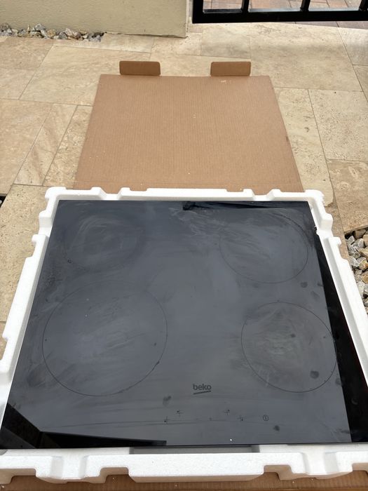 Vând plită incorporabilă electrica Beko