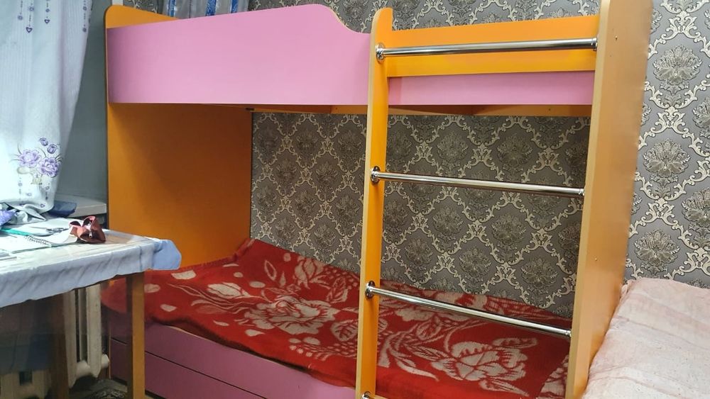 Двухьярусные кровать