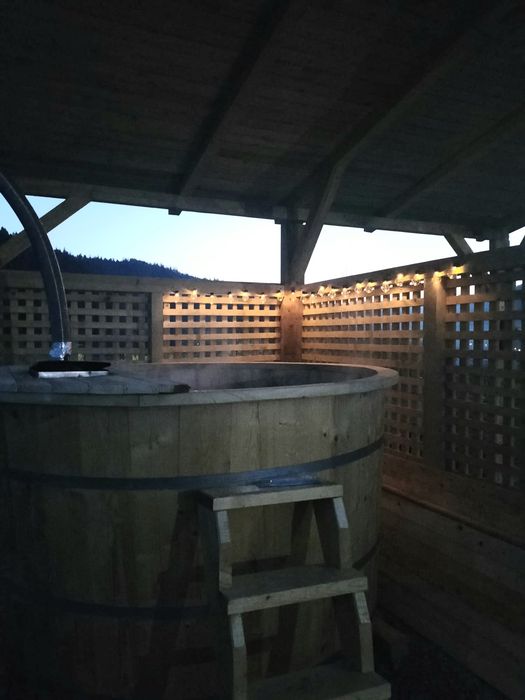 Cabana de închiriat cu ciubar și foișor în Lunca Bradului  jud.Mures