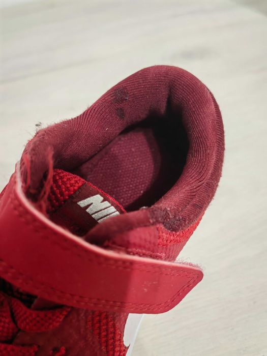 Маратонки NIKE Revolution 4