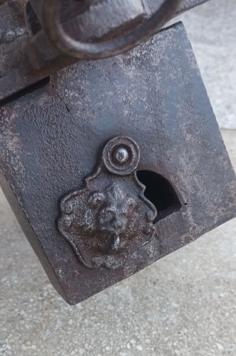 Fier vechi de călcat, cu Horn