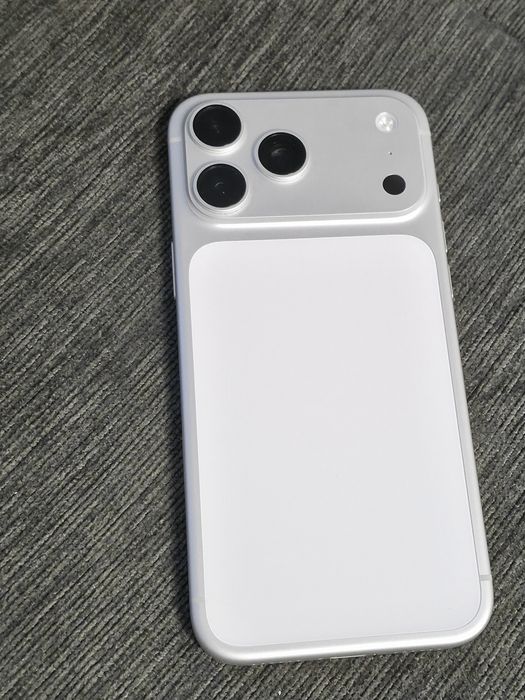 КАТО НОВ 256GB iPhone 17 Pro Max Гаранция Technopolis 2028 Silver | White
