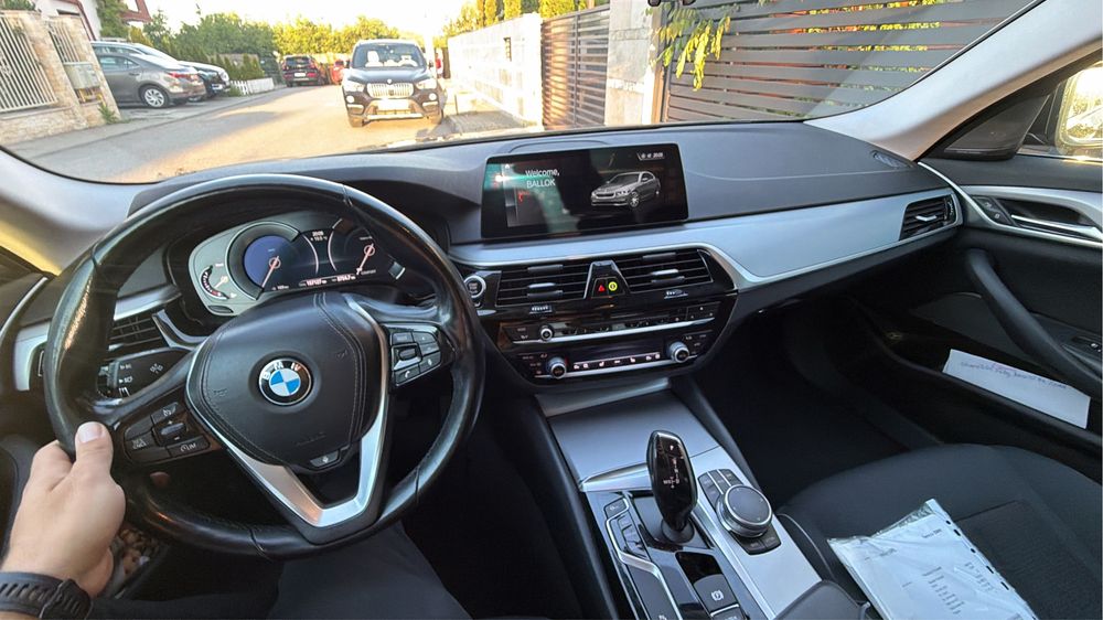 Bmw g30 520d xdrive 4x4 190cp Webasto carlig Service reprezentanta