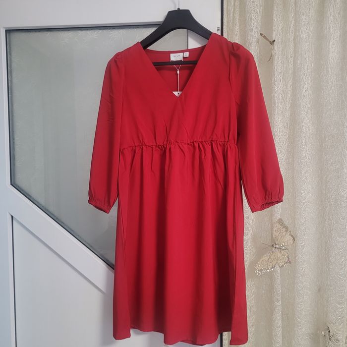 Rochita rosie noua Vila