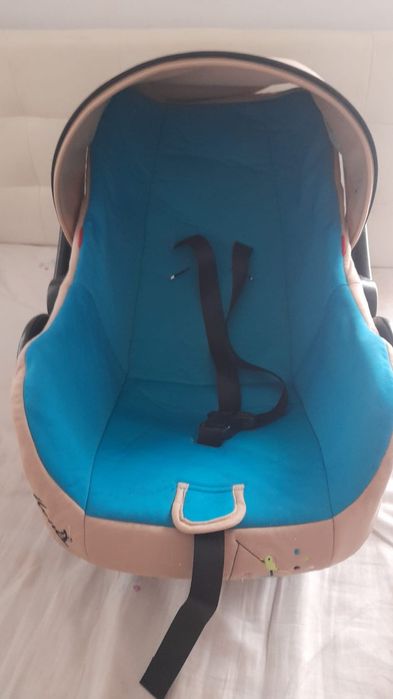 Scaun auto bebeluși cu copertina, merge pana la 16 kg;