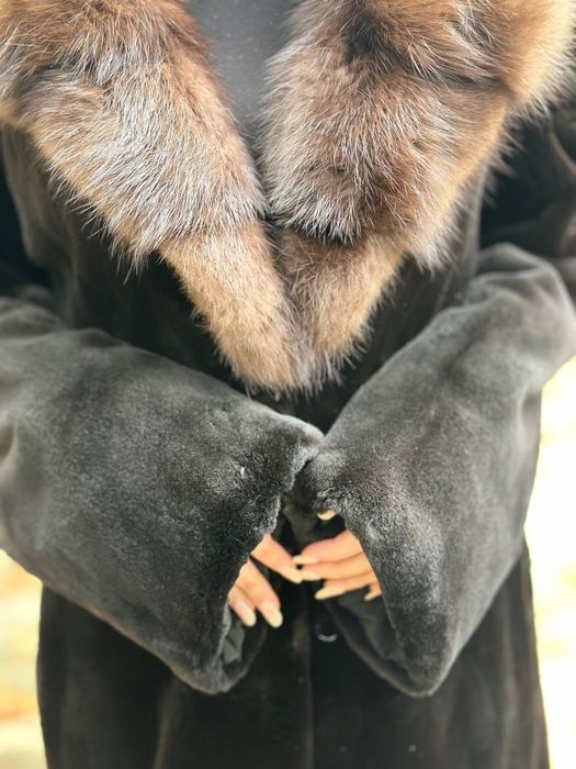 Классические шубы из натуральной норки с воротником из Соболя