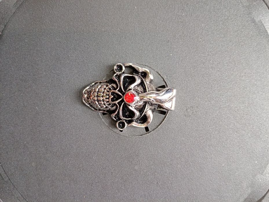 Медальони  стомана.