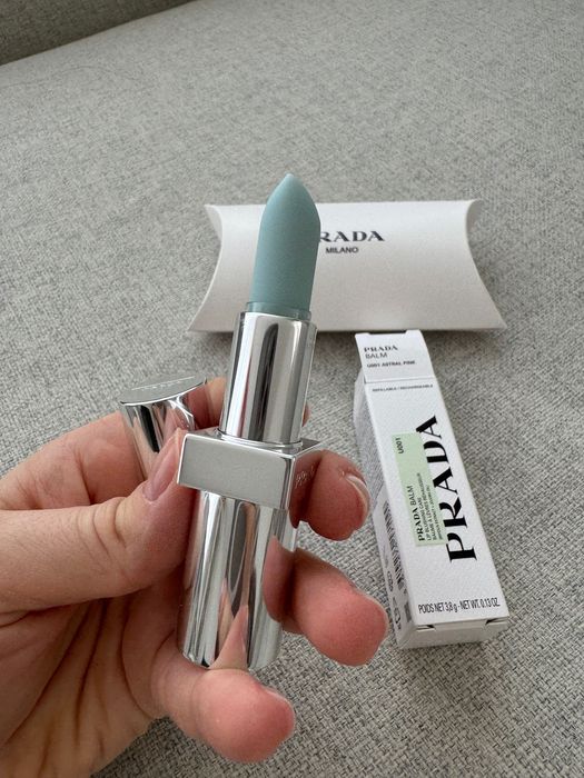 Prada blushing care  балсам за устни