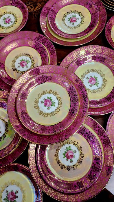 Чайно-кофейный сервиз на 12 перс. Мадонна "Роза". Дёшево ! ГДР