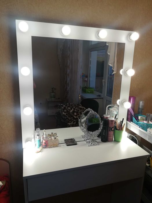 Продам туалетный столик