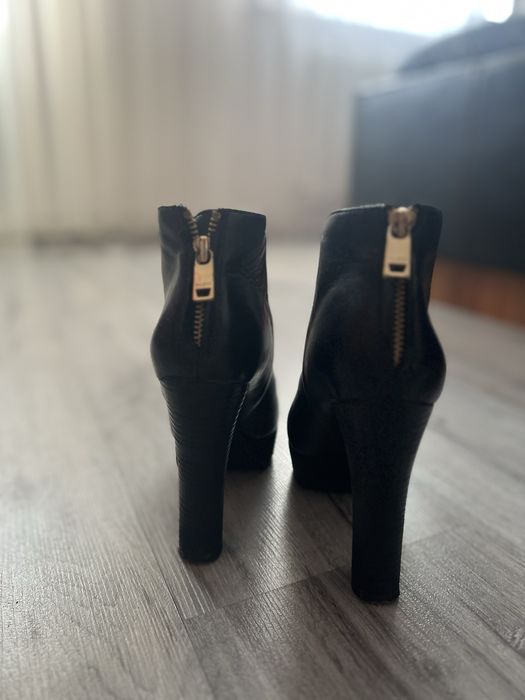 Ботильоны на высоком каблуке,